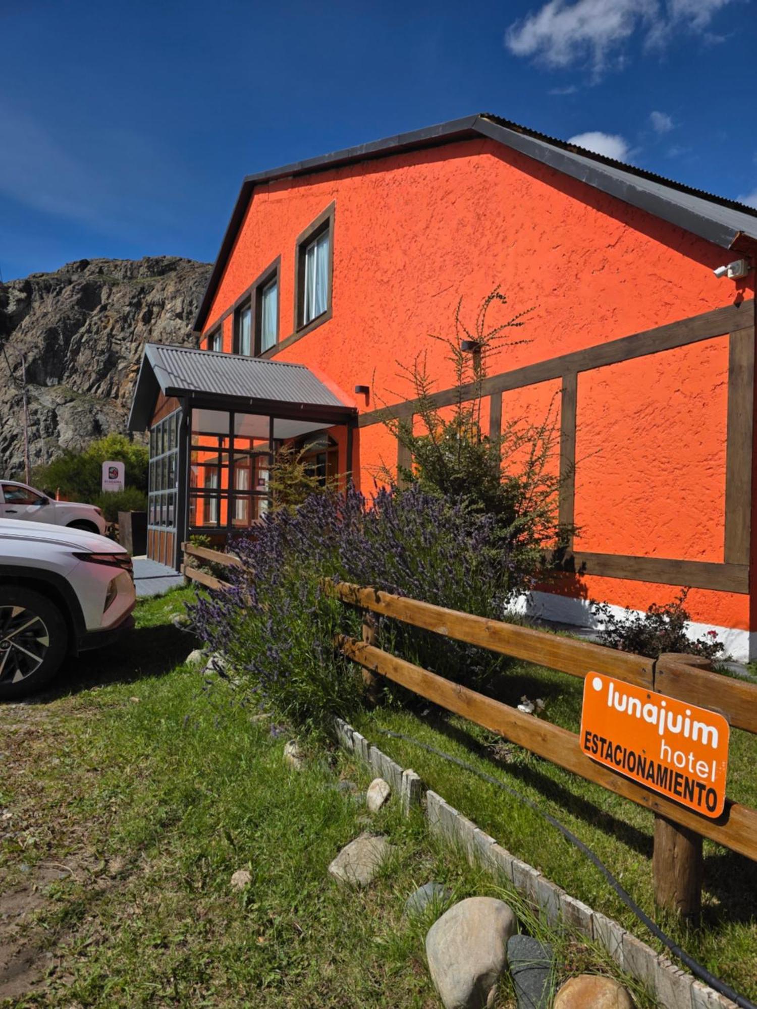 Hotel Lunajuim El Chalten Exteriör bild